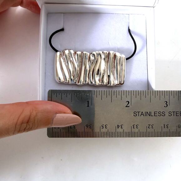 HEAVEN MAYHEM NWT Gaia Pendant Statement Necklace in Sliver Black - Picture 9 of 9